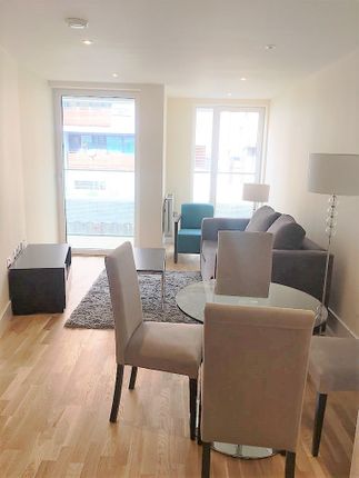 Flat for sale in Elite House/ Artisan Place, Canary Gateway, London