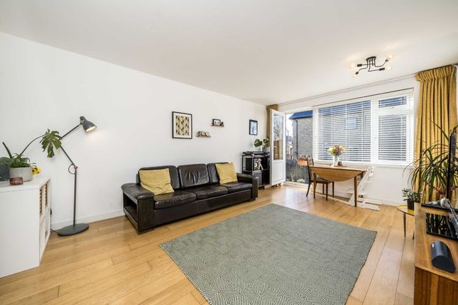 Thumbnail Flat for sale in Homestall Road, London