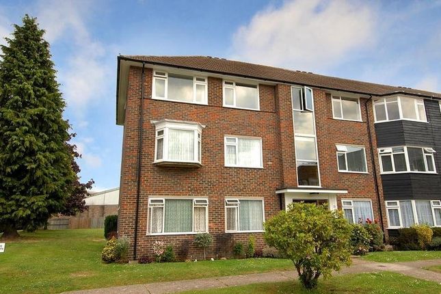 Flat to rent in Hurst Court, Horsham, West Sussex RH12