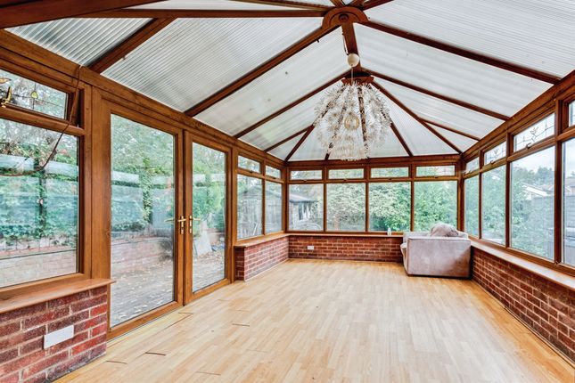 10, King Henry Drive, Swindon photo 4
