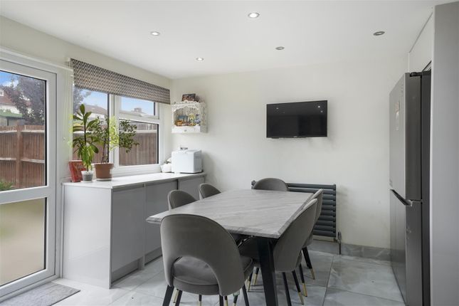 25, Horsenden Crescent, Greenford photo 4