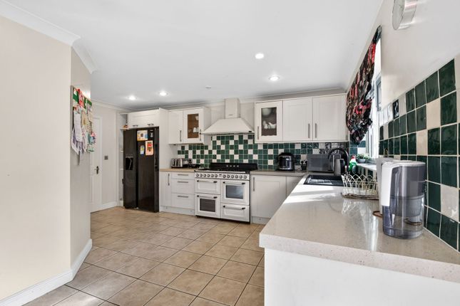 8, Greenacres Drive, Boston photo 3
