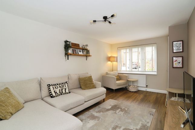 5, Cwrt Yr Hendre, Caerphilly photo 4