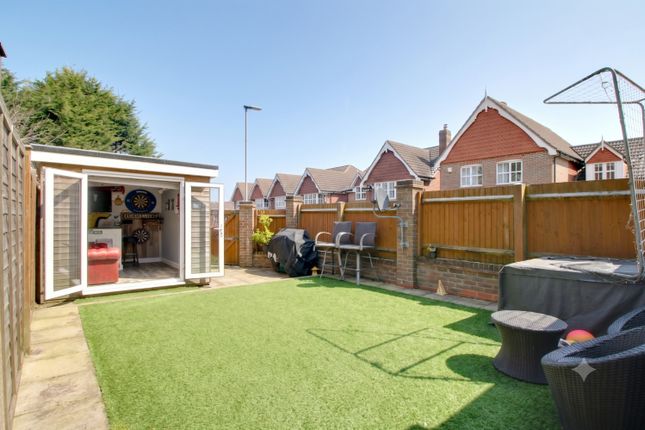 12, Royal Close, Orpington photo 2