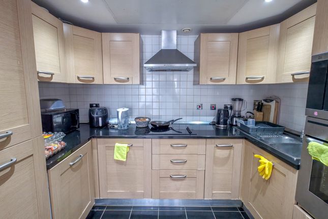 Flat 701, Mizzen Mast House, Mast Quay, Woolwich photo 4