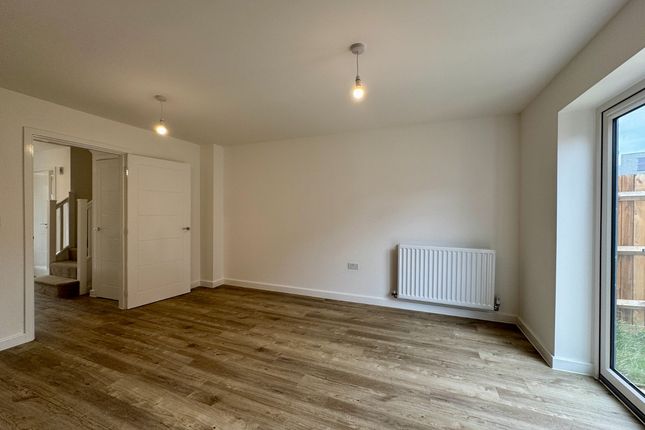 116, Brahaman Way, Milton Keynes photo 2