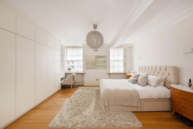 Flat for sale in Montagu Square, London
