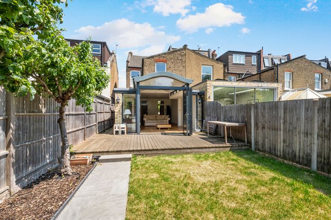 24, Rayleigh Road, London photo 4
