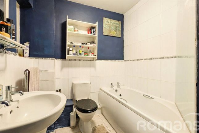 Flat 4, Caesars Court,, Bethel Lane, Surrey photo 4