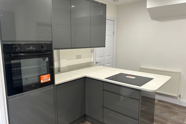 1-bed flat on 30a, Gladstone Street, Worksop, £700/mo