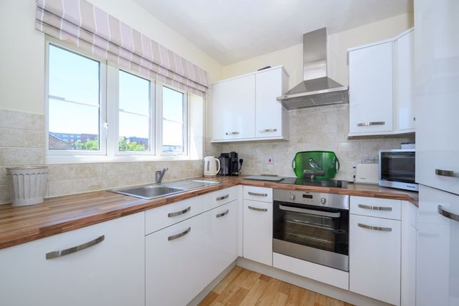 35 Ash Lodge, Churchfield Road, Walton-On-Thames photo 2