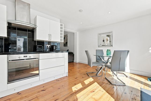 126a, Oakleigh Park Drive, Leigh-on-sea photo 4