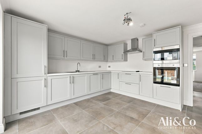 90a Dock Road, Grays photo 3