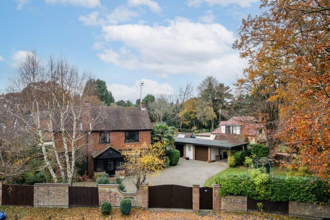 Thumbnail Detached house for sale in Lowdells Drive, East Grinstead