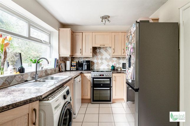 12, Hayden Court, Addlestone photo 3