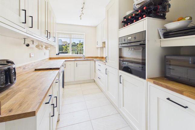 21, Coney Furlong, Peacehaven photo 2