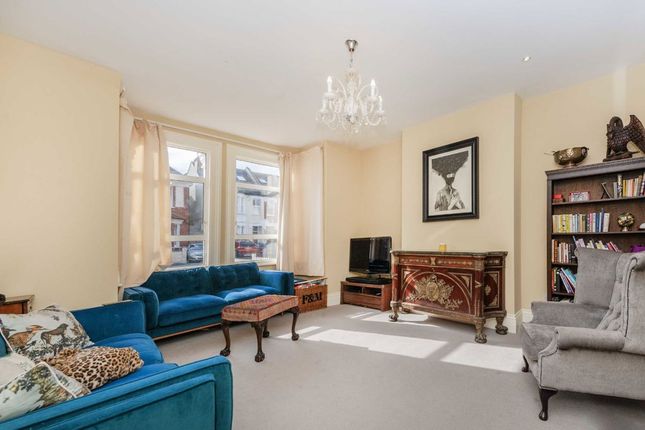 114, Gleneagle Road, London photo 4