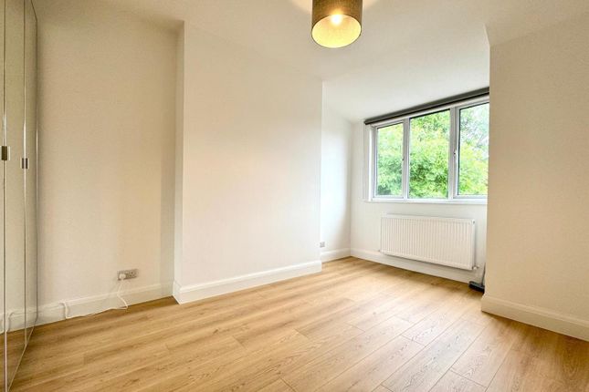 Room 2, 47, Queens Avenue, London photo 3