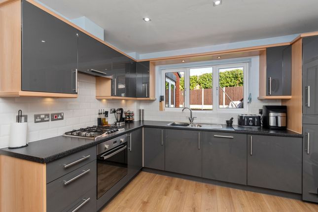 21 Delph Hollow Way, St. Helens photo 3