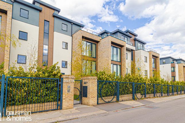 Thumbnail Flat for sale in Coleman Court, London