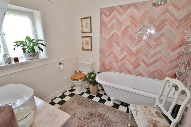 Tallet Barn Bathroom.Jpg