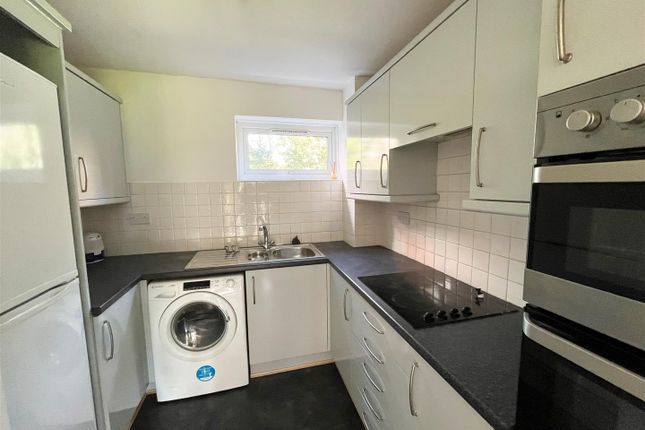 21 Bolleyn Wood Court, Lacey Green, Wilmslow photo 2