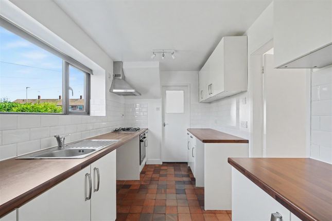 32, Thorndyke Close, Nottingham photo 4