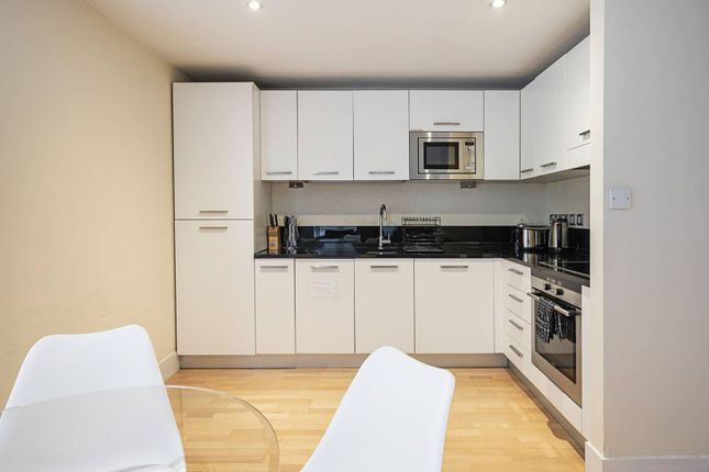 Flat to rent in High Timber Street, City, London