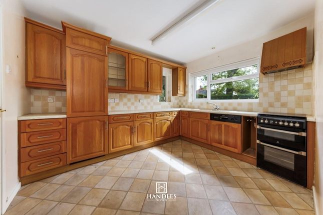 16, Chance Fields, Leamington Spa photo 2