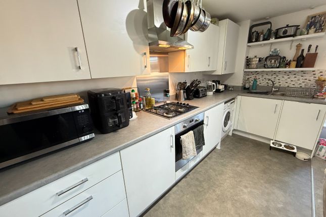 31a Tilling Green, Dunstable, Bedfordshire photo 3