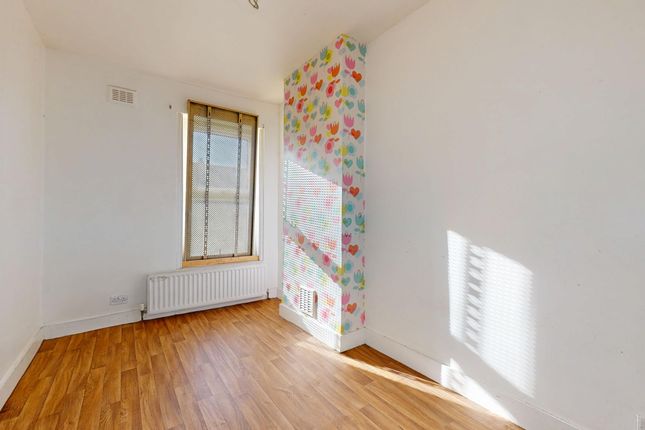 Flat B, London photo 5