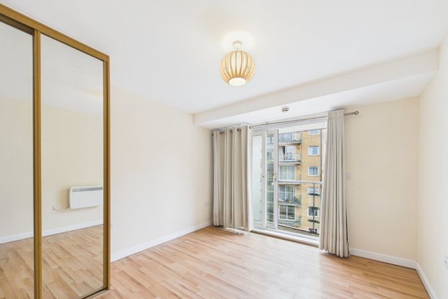 Flat 168, Berberis House,, Highfield Road, Feltham photo 4