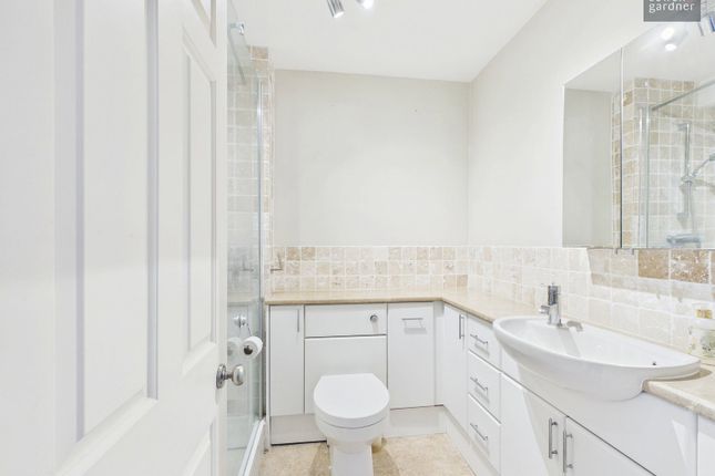 10 St Christopher's Court, Chorleywood, Hertfordshire photo 4