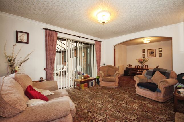 8, St. James Gardens, Bedworth photo 4