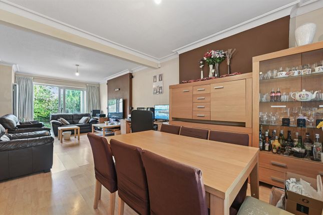 134, St. Dunstans Avenue, London photo 2