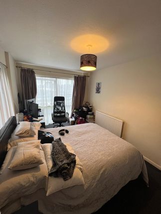 31, Avalon Close, Enfield photo 4