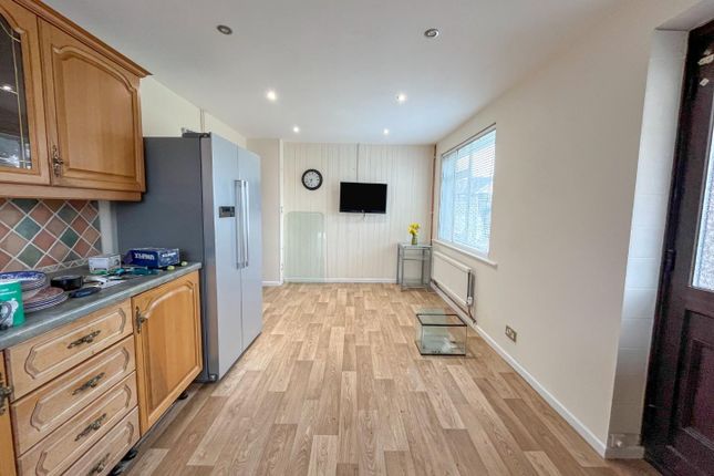 67, Warren Close, Lakenheath photo 4