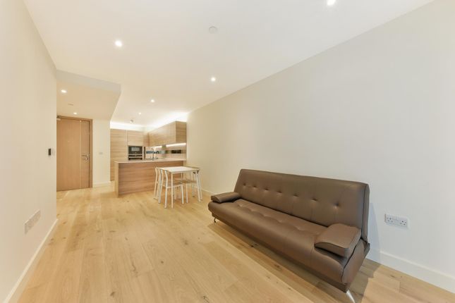 Flat 1502 Deveraux House, Duke of Wellington Avenue, London photo 4