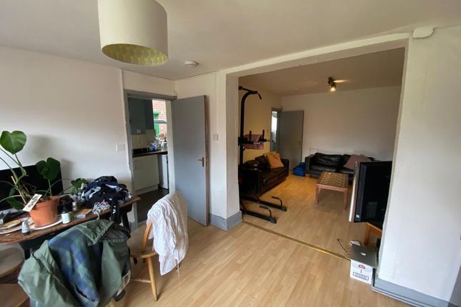 43, School Grove, Manchester photo 4