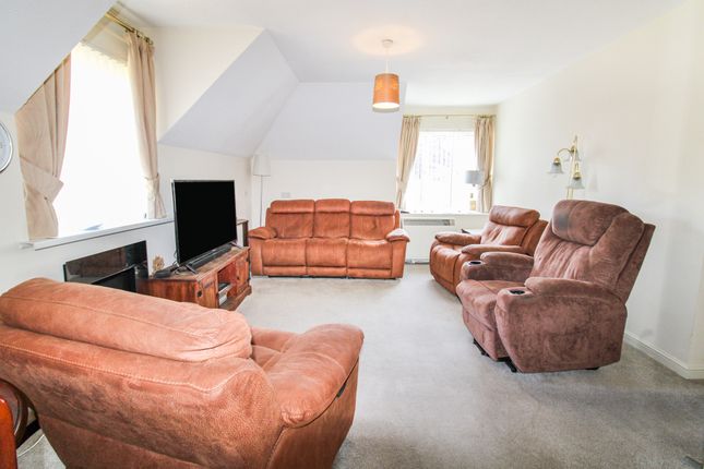 31 Farley Court,, Church Road East, Farnborough photo 4
