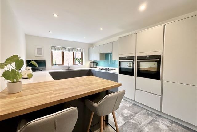 8, Paddock View Todwick, Sheffield photo 2