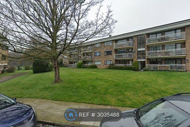 Flat, Garden Court Greenacres, London photo 2