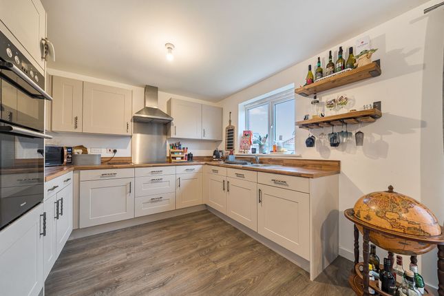 24 Ingleborough Drive, Harrogate photo 2