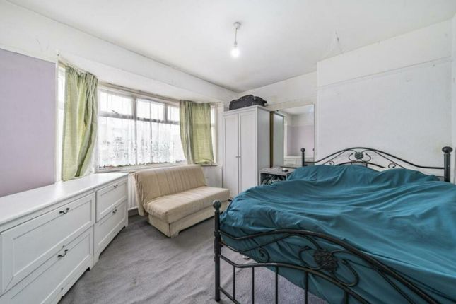 63, Selborne Gardens, Greenford photo 3