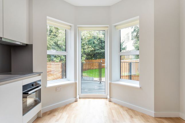Flat 13 27 Cedar Road, London photo 4
