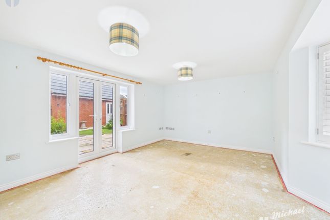 11 The Warren, Aylesbury photo 2