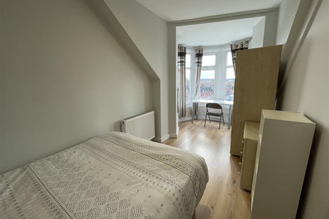 8, Chestnut Avenue, Leeds photo 5
