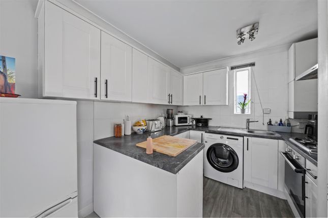 140, Whitehorse Lane, LONDON photo 4