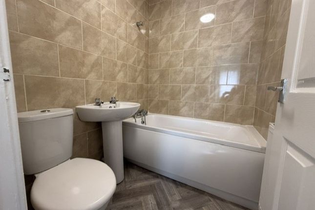 1 Woolfall Close, Liverpool photo 5