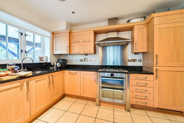 Flat 1, Waverley Heights, 58, Waverley Lane, Surrey photo 3